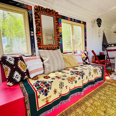 Campingplads Maringotka Lipenka U Lipenske Prehrady Na Sumave *
