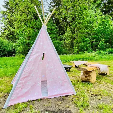 Campingplads Maringotka Lipenka U Lipenske Prehrady Na Sumave *